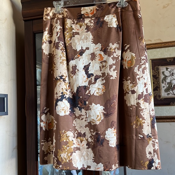 Ladies Talbots skirt. Size 6 New-Never worn. Fully lined. Pockets - Picture 2 of 3